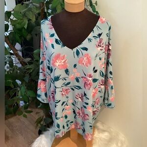 Roz & Ali floral bell sleeve v neck rounded hem blouse Woman’s size 2X